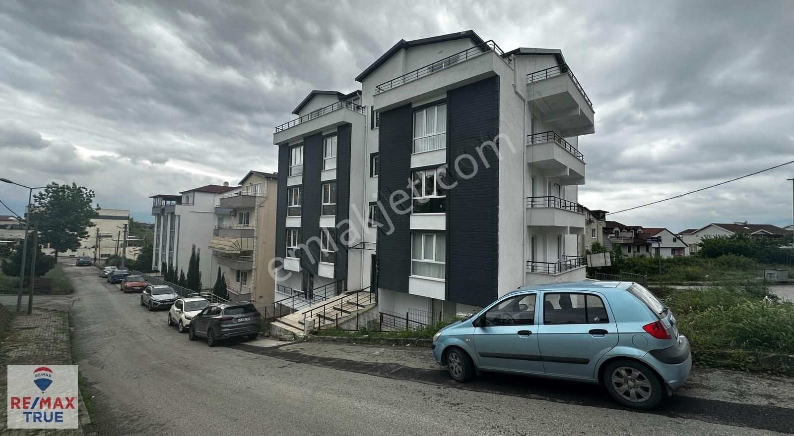 Gölcük Piyalepaşa Satılık Daire GÖLCÜK SARAYLIDA SIFIR LÜKS ÇATI DUBLEKS 160 M2 4+1