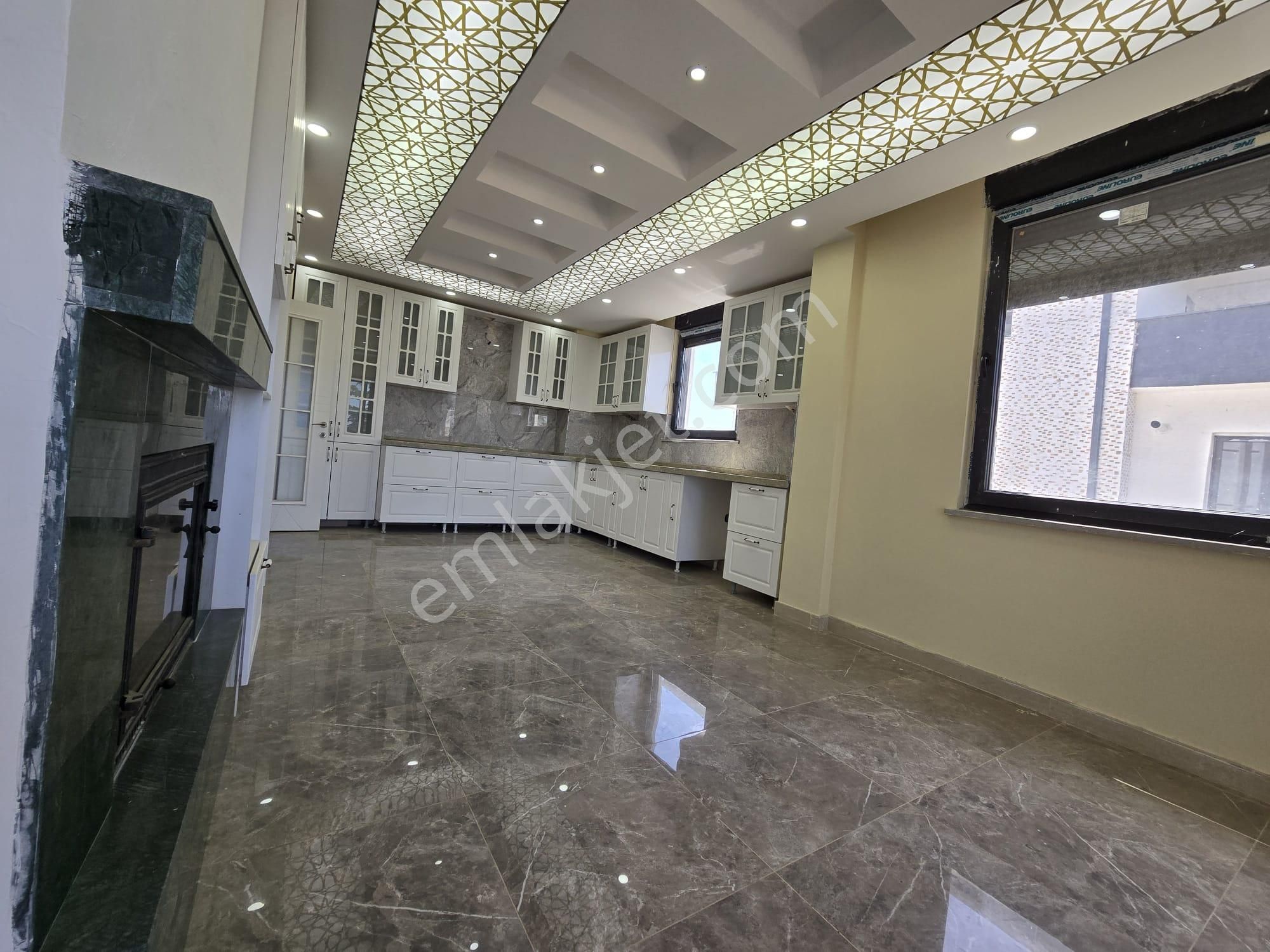 Sakintepede Bahçeli Huzur Dolu Tripleks 6+1 Villa Sj-34