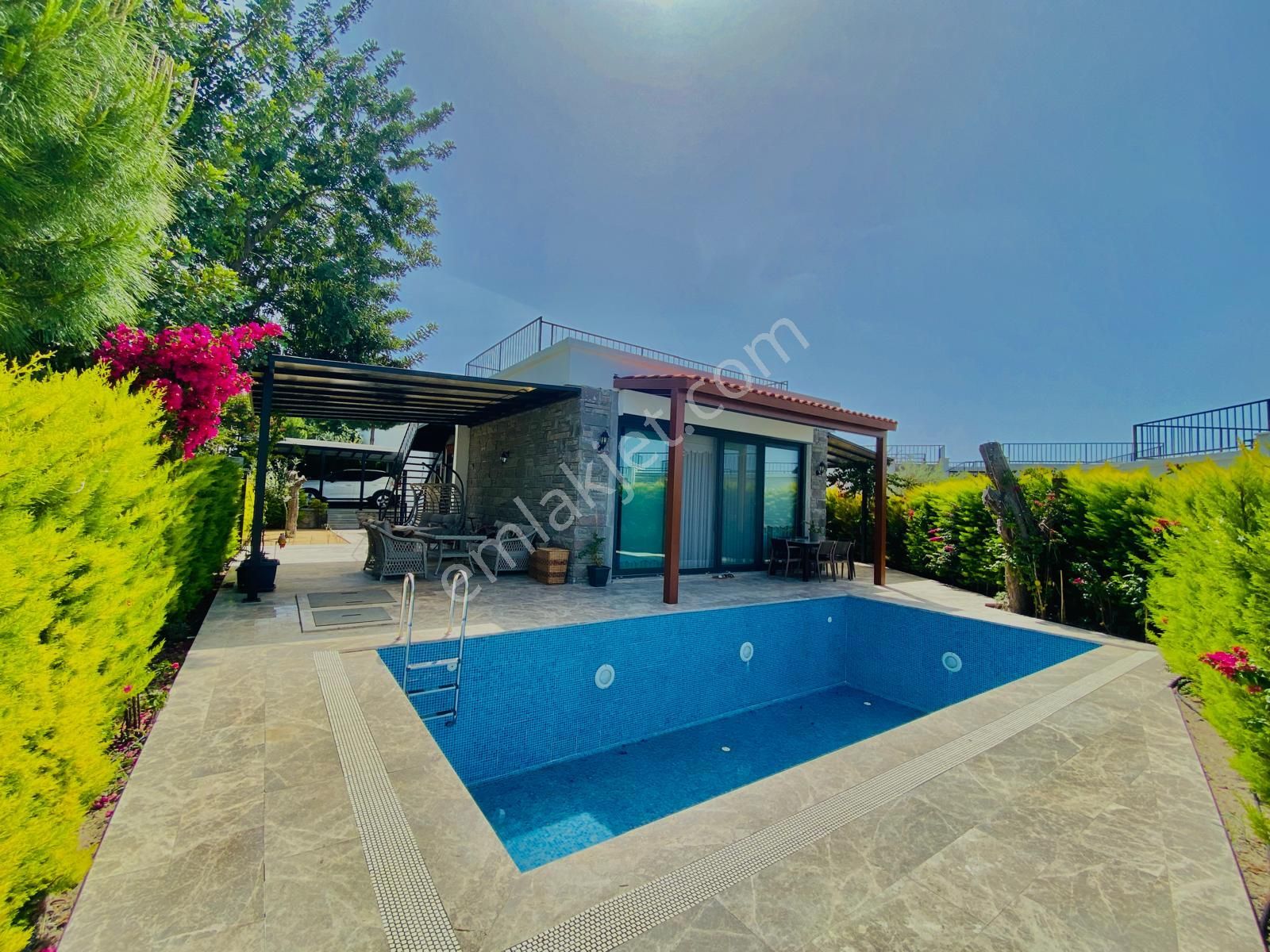 Bodrum Konacık Satılık Villa  Bodrum Konacık'ta Satılık 3+1 Tek Katlı Havuzlu Müstakil Villa