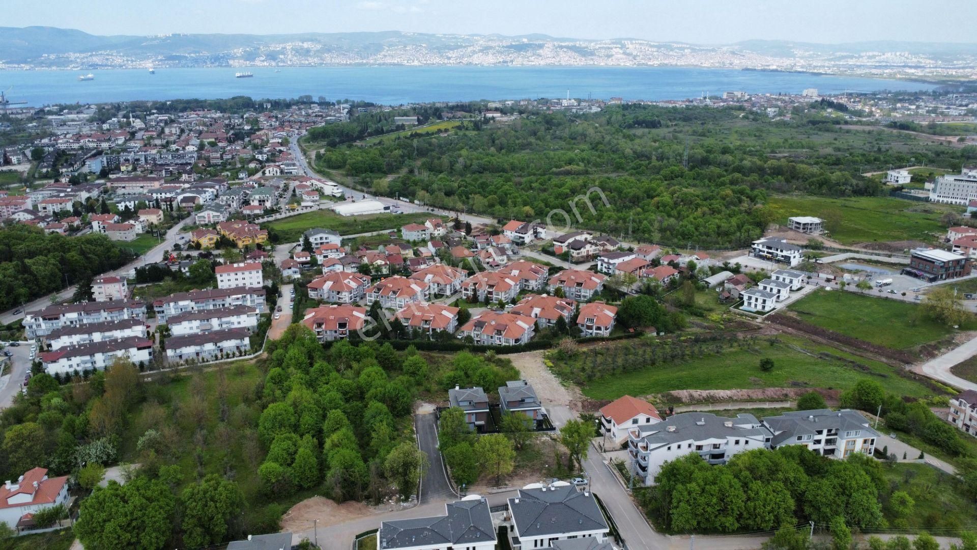 Başiskele Seymen Satılık Villa İmarlı SAHİBİNDEN DENİZ MANZARALI, VİLLA YAPIMINA UYGUN, MÜKEMMEL KONUM