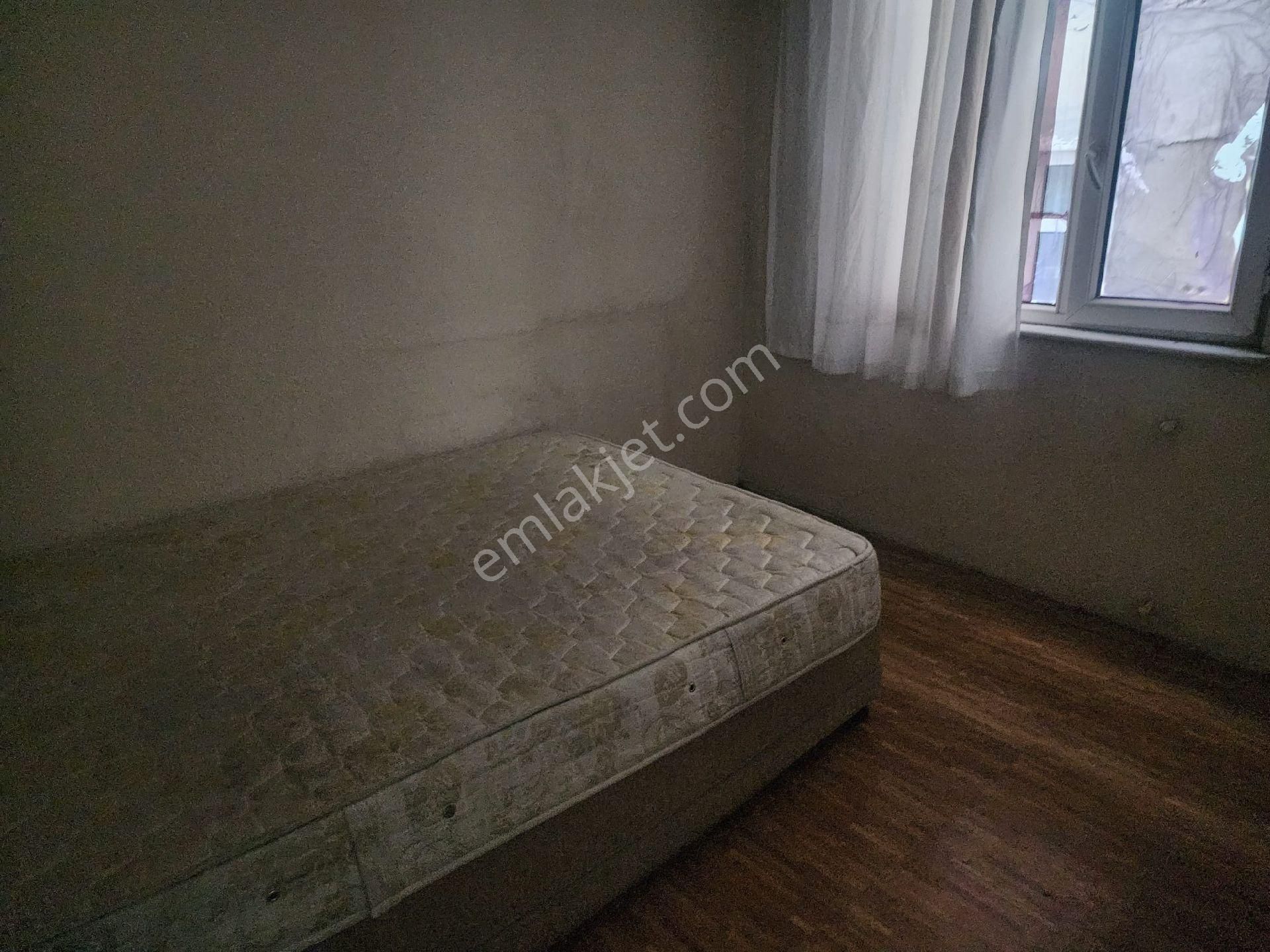 Küçükçekmece İstasyon Kiralık Daire ISTASYON MAH KALP DAMAR YAKINI BEKARA UYGUN AILEYE UYGUN 2+1 