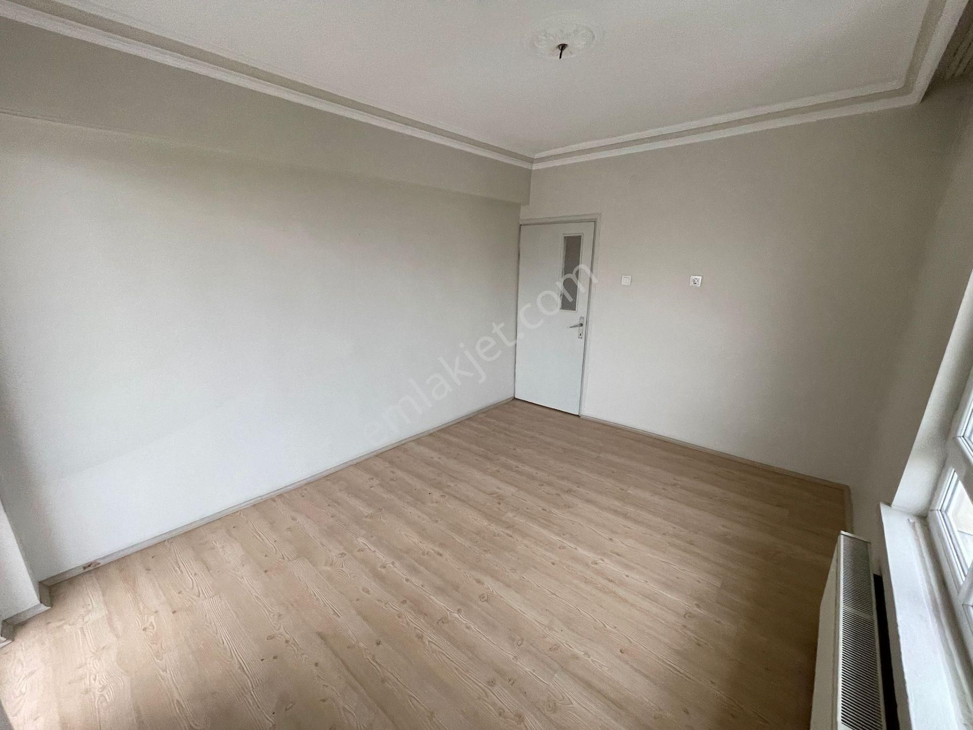 Mamak Tuzluçayır Satılık Daire  NATOYOLU CADDE ÜSTÜNDE 3.KATTA 3+1 120M² MASRAFSIZ DAİRE