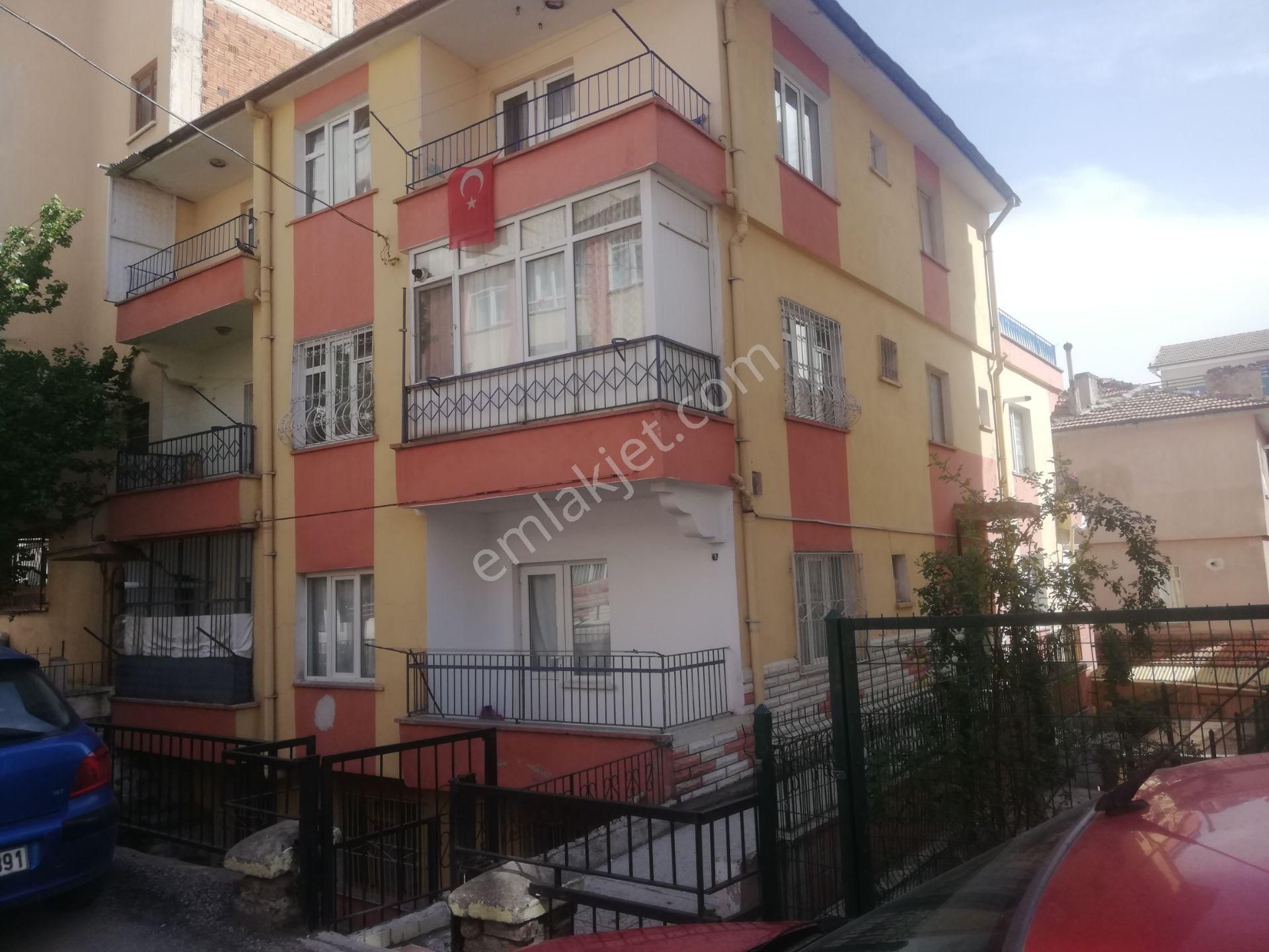 K.yaka Da Konaklı'dan 2+1 Temiz Eşyalı Katta Kombili Aileye-bekara Yabancıya