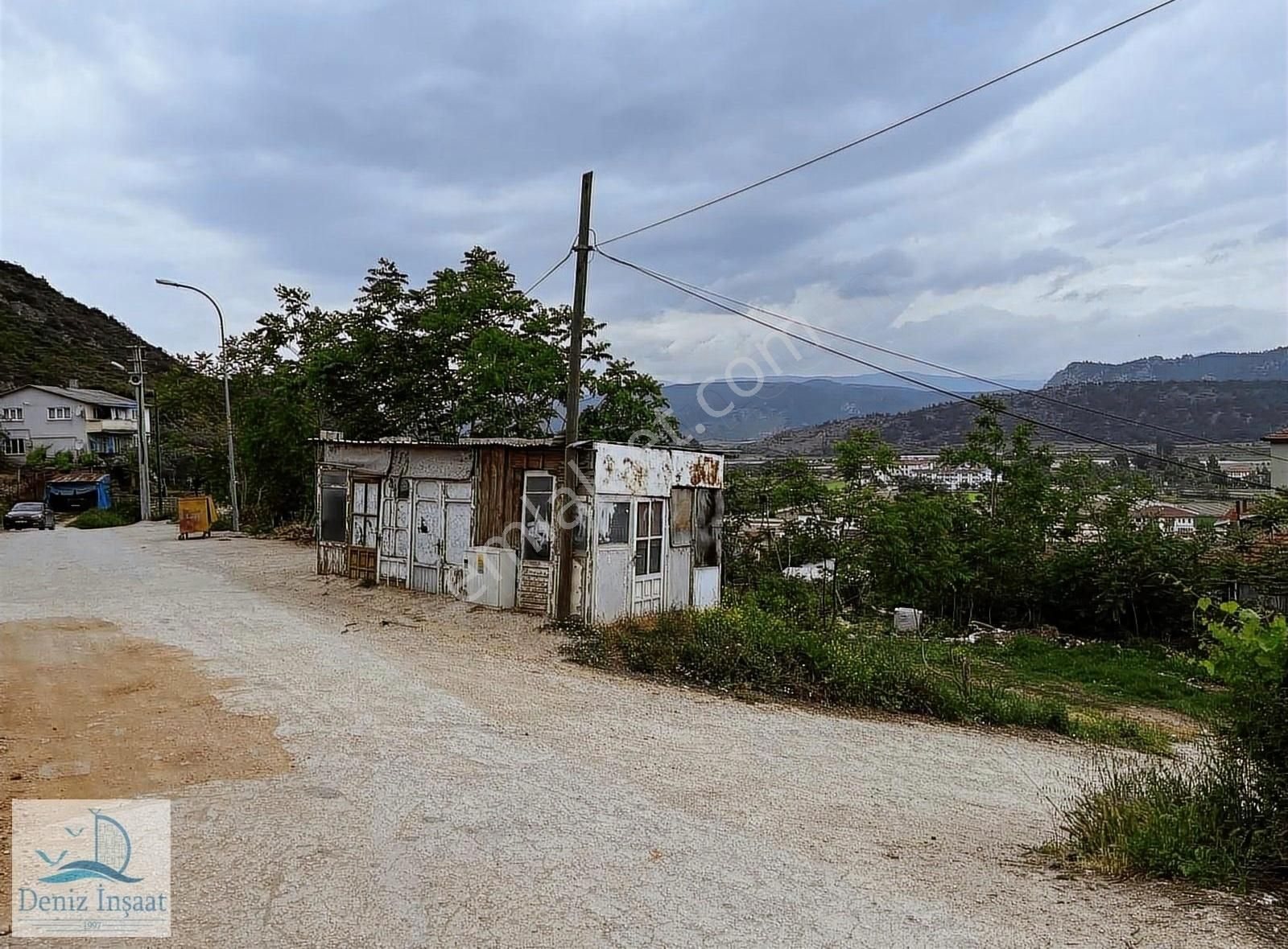 Osmaneli Camicedit Satılık Villa İmarlı CAMİ CEDİT MAH. 335 M2 İMARLİ KÖŞEBAŞI PARSEL MERKEZ MANZARALI