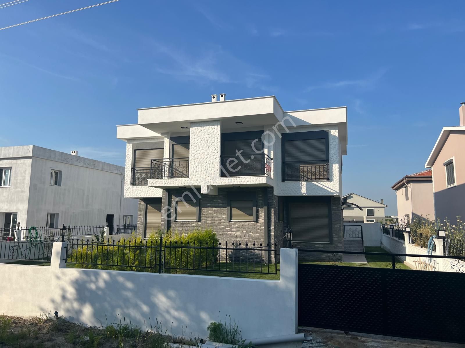 Şehzadeler Tilkisüleymaniye Satılık Villa  🏡 TİLKİ SÜLEYMANİYE MAHALLESİ 🏡(SATILIK)   ✅ 4+1 160M2 2 KATLI VİLLA