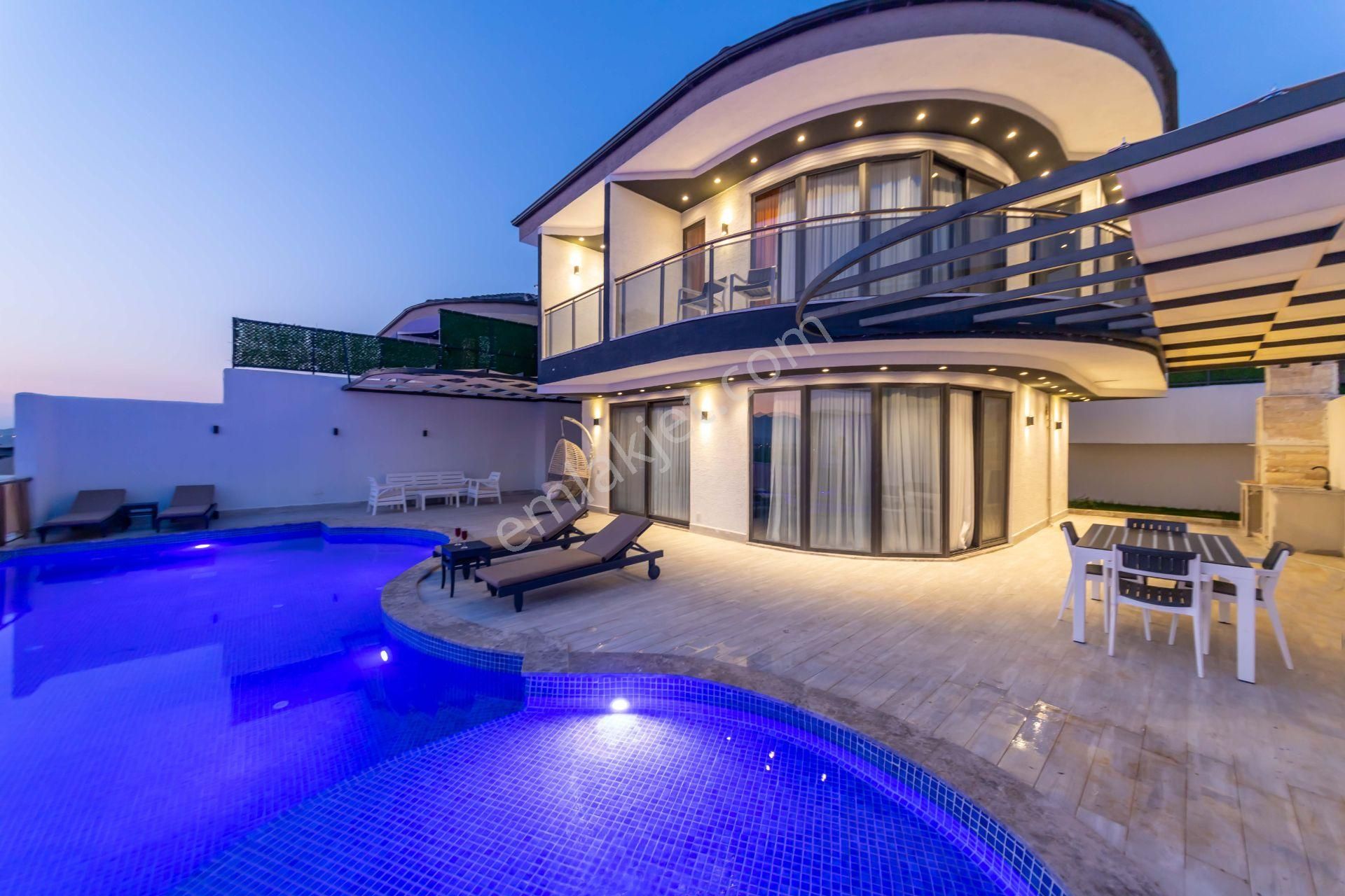 Kaş Kalkan'da Muhafazakar, Jakuzili, Özel Havuzlu 2+1 Villa