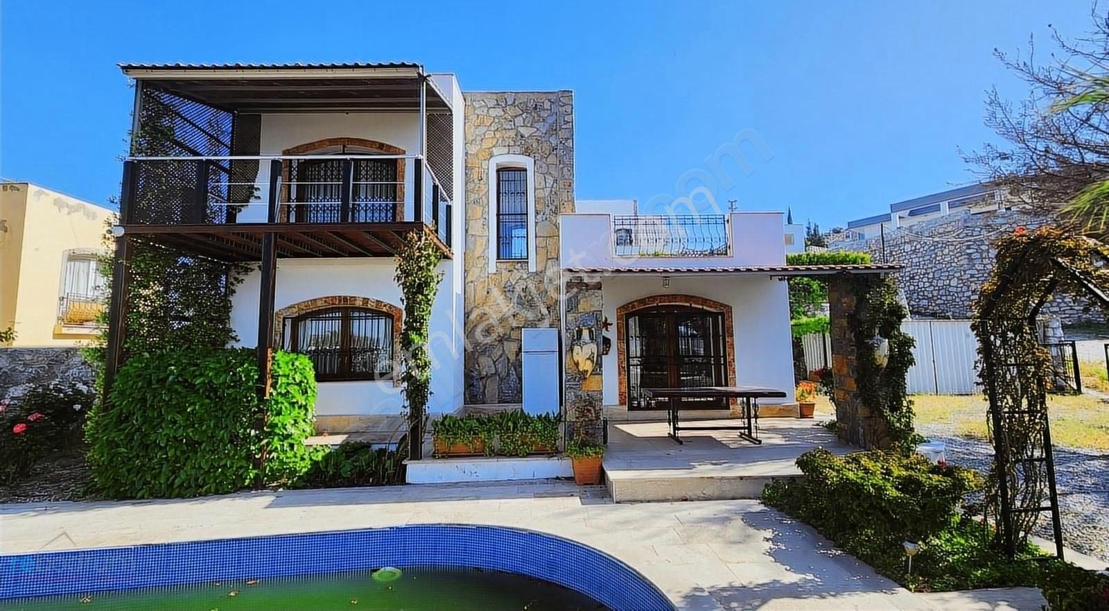 Milas Dörttepe Satılık Villa Bodrum Dörttepe'de Muhteşem Manzaralı Havuzlu 4+1 Müstakil Villa