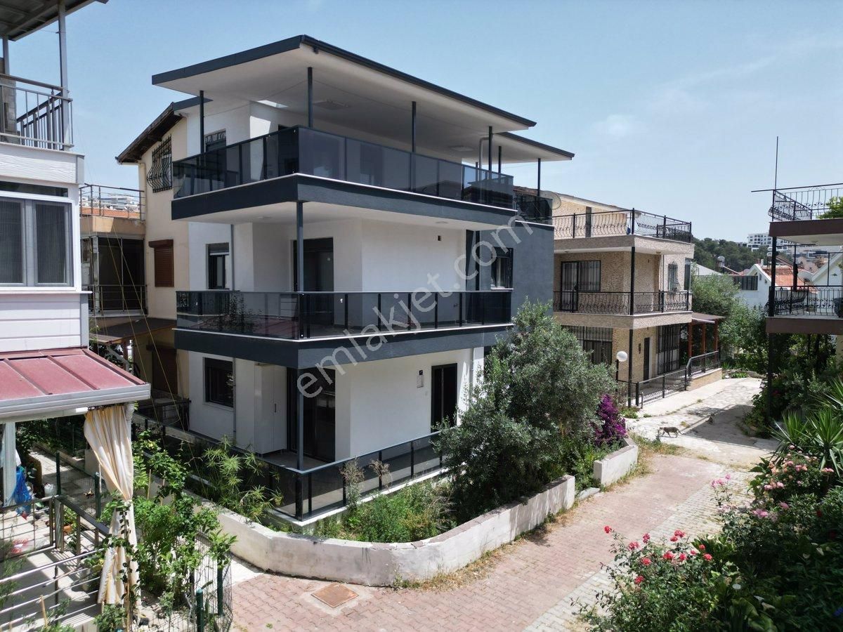 Kuşadası Kadınlar Denizi Satılık Villa KADINLAR DENİZİ'NDE DOĞALGAZLI, YENİLENMİŞ SATILIK TRİPLEKS 4+1 VİLLA