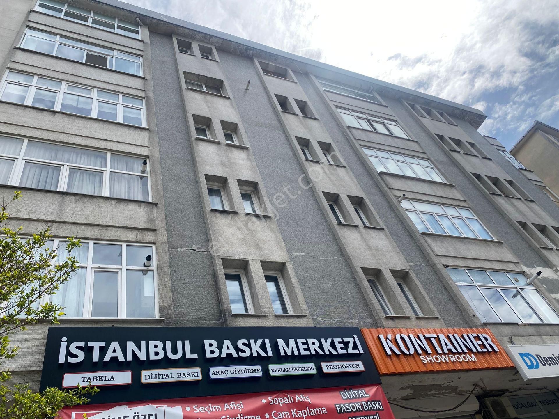 Güngören Haznedar Satılık Daire  Haznedar Marmara Caddesinde Asansörlü Binada 2+1 95 m2 arakat