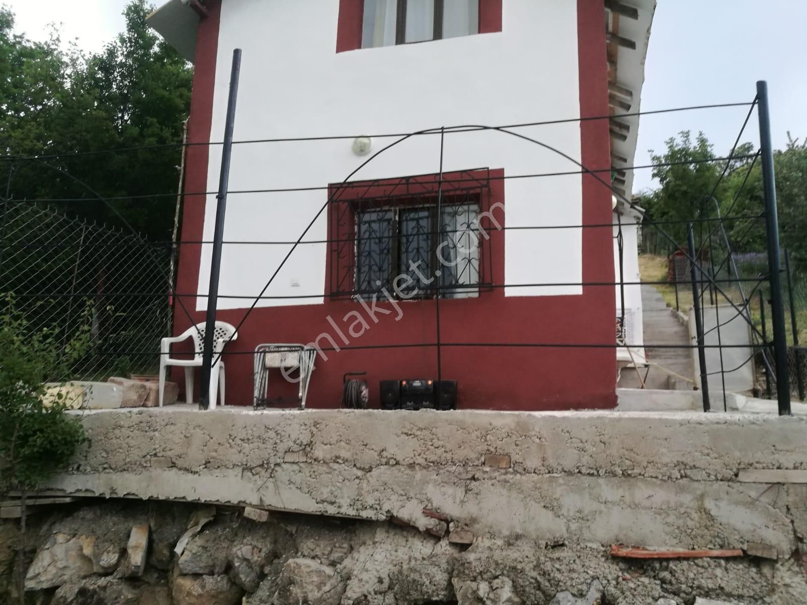 Seydişehir Taşağıl Satılık Çiftlik Evi  SEYDİŞEHİR TAŞAĞIL MAHALLESİNDE BAĞ EVİ ve AHIR