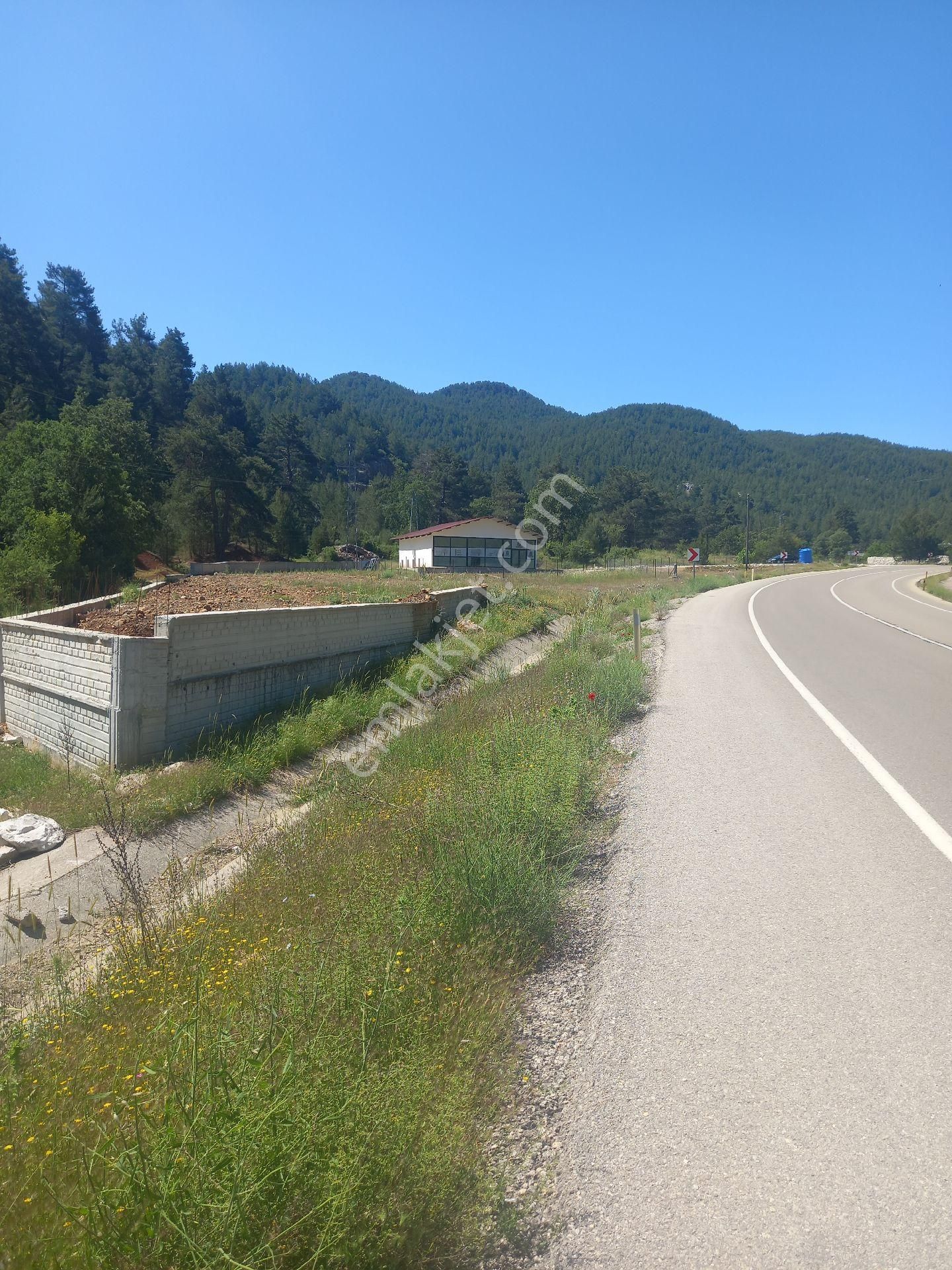 Fethiye Nif Mahallesinde Anayola Cephe 3.300m2 Satılık Arazi - Görsel 4