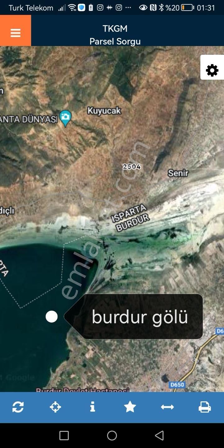 Isparta Senır Kasabası Yerleşime Yakın Badem Bahçesi Kadastral Yol Kenarı
