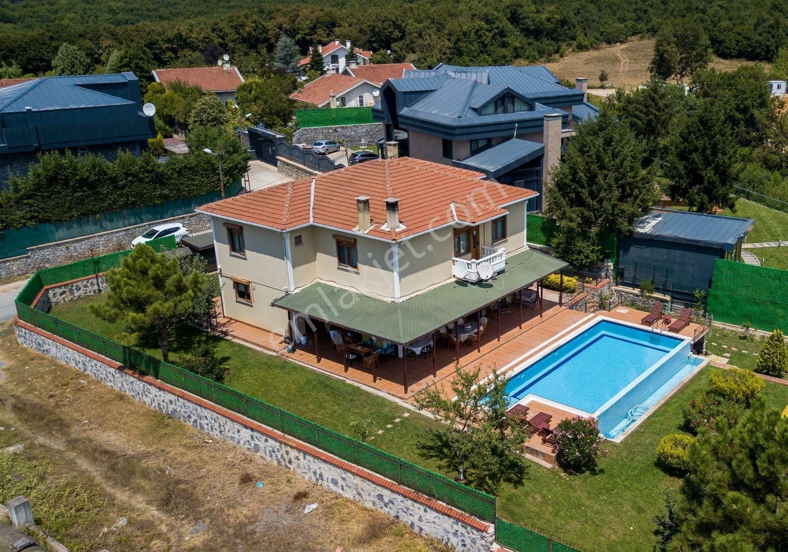 Çekmeköy Ömerli Satılık Villa Çekmeköy Ömerlide Orman Manzaralı 904m2 Arsa İçin Satılık Villa