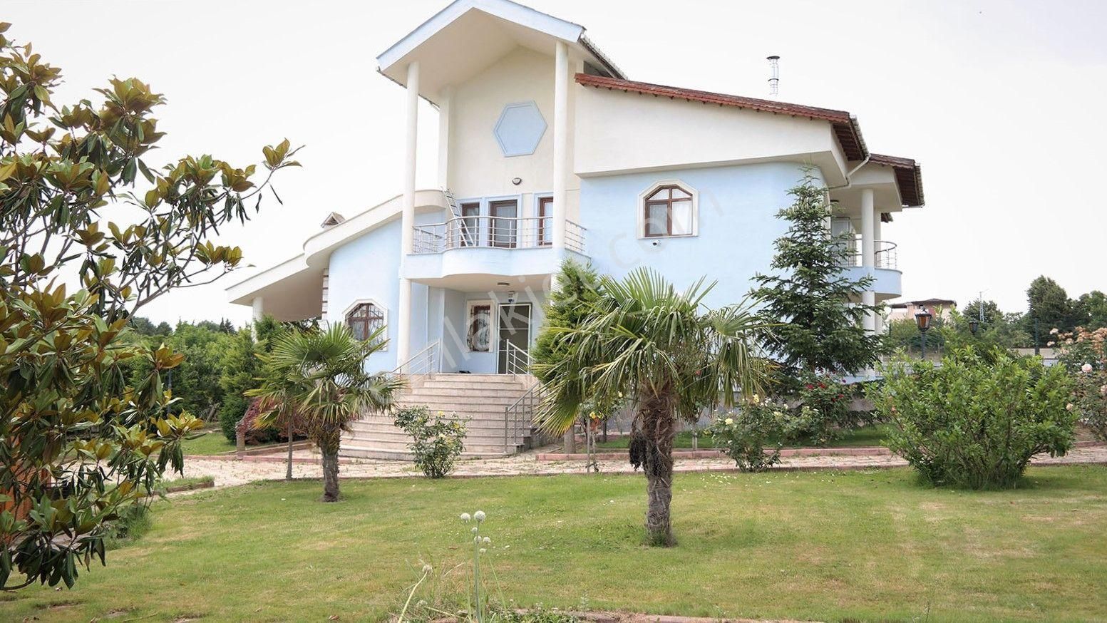 Silivri Büyük Sinekli Satılık Çiftlik Evi  Ahmet Sezer'den Mükemmel Konumda Satılık Çiftlik Evi