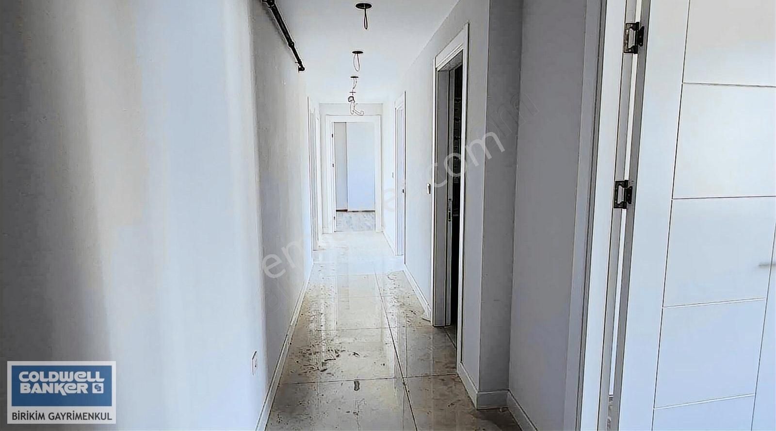 Kartal Yakacık Yeni Satılık Daire YAKACIK MODERN SİTESİNDE MUHTEŞEM MANZARALI 3+1 SATILIK DAİRE