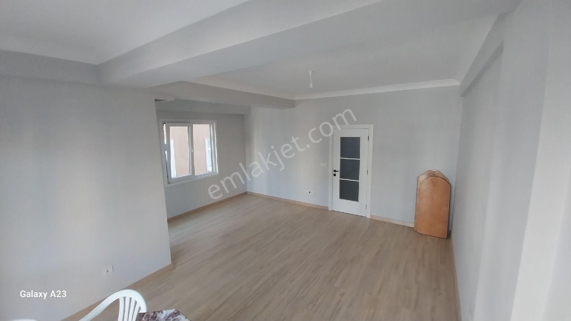 Maltepe Cevizli Satılık Daire  EBEBEYİN BANYOLU, BALKONLU, YERDEN ISITMALI 2+1 LÜX MERKEZİ DAİRE