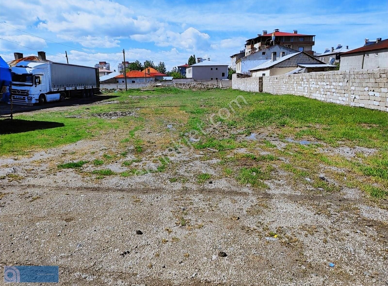 Tuşba Seyrantepe Satılık Konut İmarlı İstasyon Mahallesinde 852 M2 Müstakil İmarlı Arsa