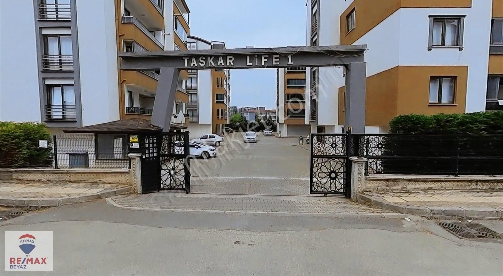 Osmangazi Panayır Satılık Daire REMAX BEYAZ PANAYIR TAŞKAR LİFE SİTESİ 2+1 SATILIK