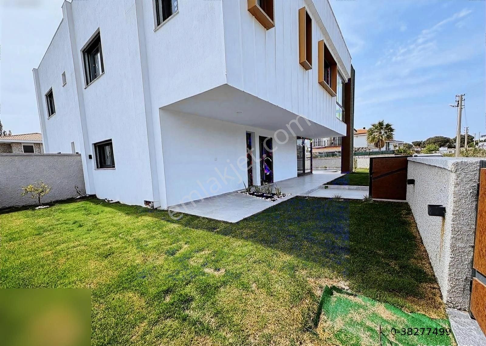 Çeşme Şifne Satılık Villa FB Gayrimenkul'den Eşsiz Tasarımı ile Müstakil Lüx Havuzlu Villa