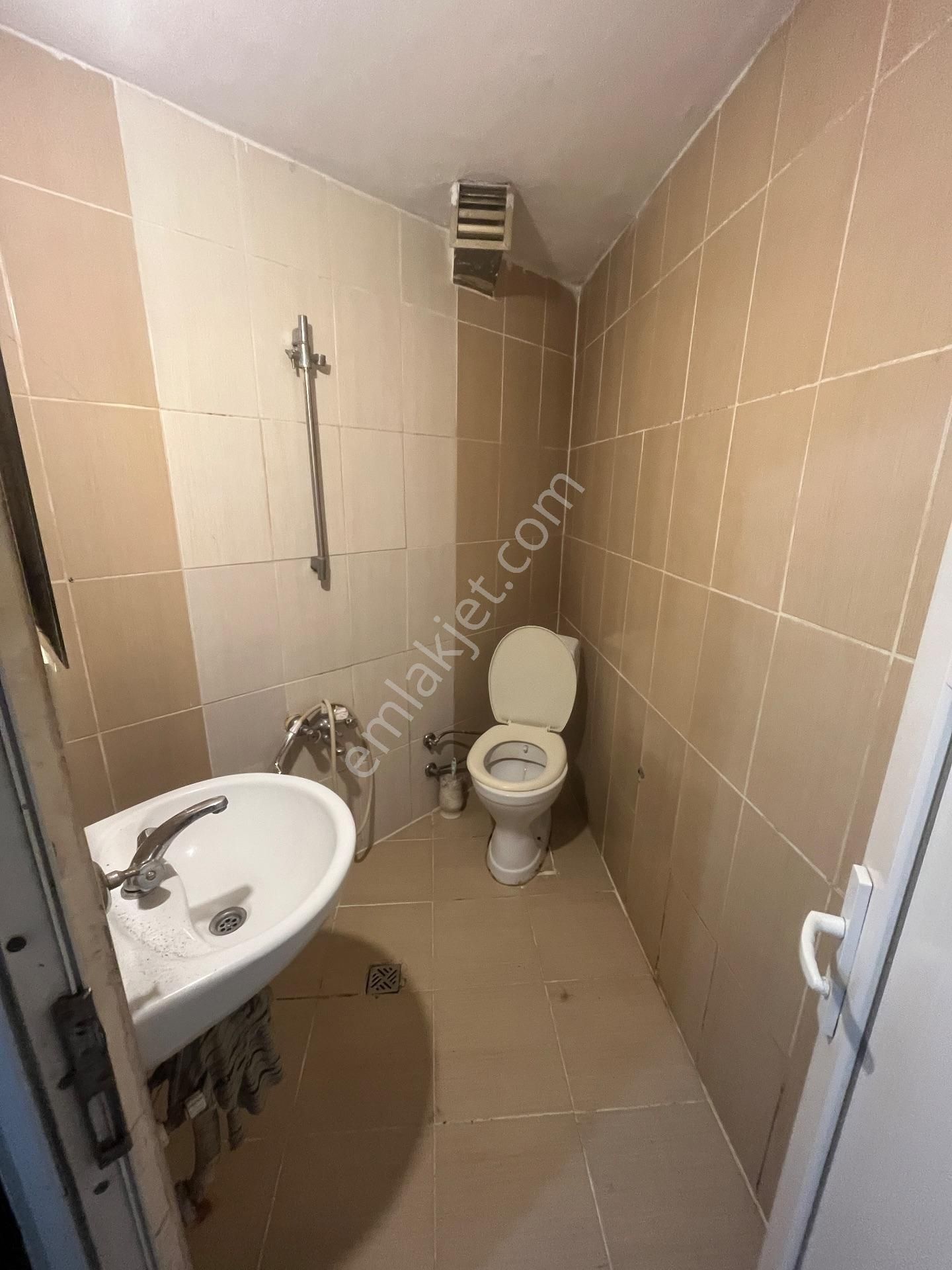 Sarıyer Bahçeköy Merkez Kiralık Daire  GÜVEN EMLAKTAN ( GÜNCEL ) MUTFAK BANYO KİŞİYE ÖZEL FATURALAR FİYATA DAHİL APART