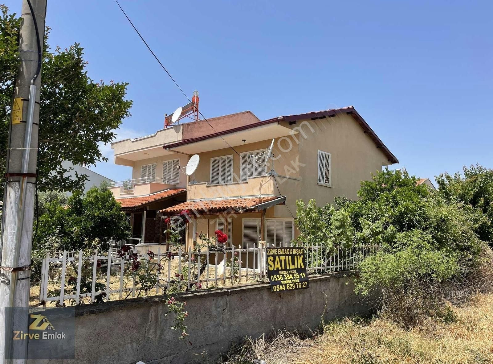 Dikili Salihler Satılık Villa SALİHLERALTI GÜLKENT SİTESİNDE GÜL MARKET KARŞISI 3+1 VİLLA