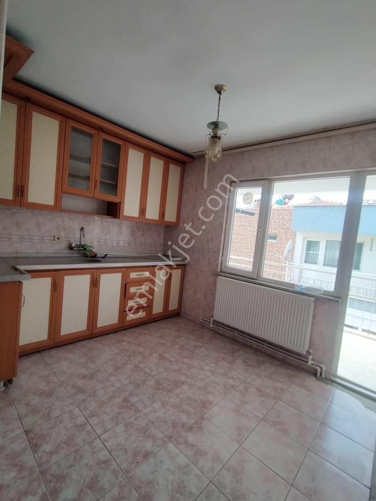 Salihli Şehitler Satılık Daire  SATILIK DAİRE YAŞAR EMLAK TAN