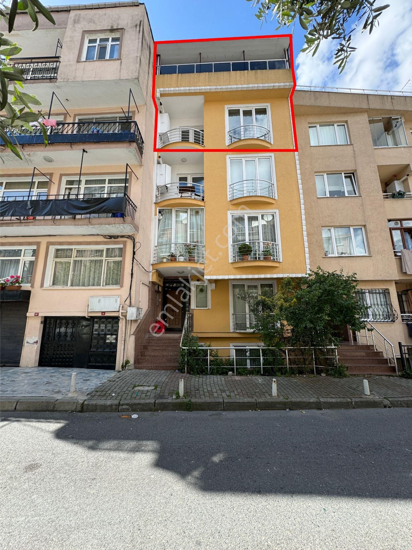 Kağıthane Çeliktepe Satılık Daire  Çeliktepe'de Nezih Sokakta 4+2 Dubleks Daire