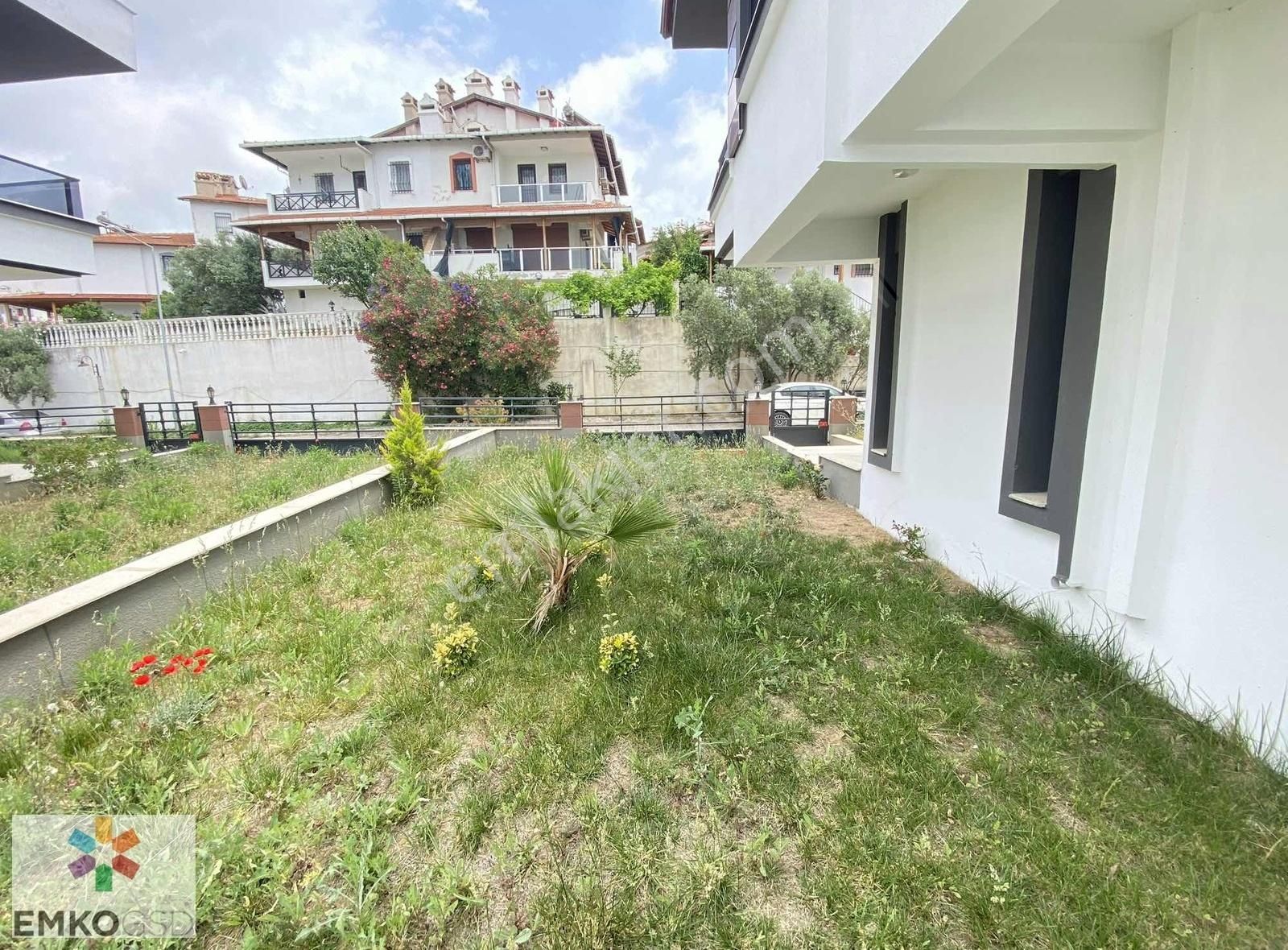 Menderes Çukuraltı Satılık Villa ÖZDERE'DE BAHÇELİ,OTOPARKLI,4+1 GENİŞ VİLLA(EMKO)