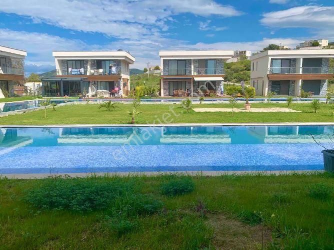 Milas Meşelik Kiralık Villa  KARİAPORT AVM KARŞISI - ORTAK HAVUZLU - LÜX VİLLA