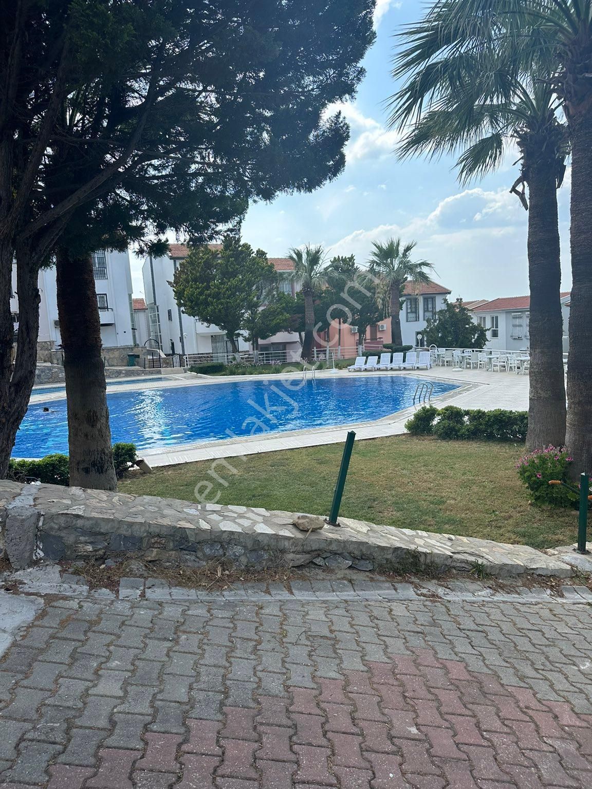 Kuşadası Bayraklıdede Satılık Villa Deniz Manzaralı Havuzlu Site İçerisinde 5+1 Villa