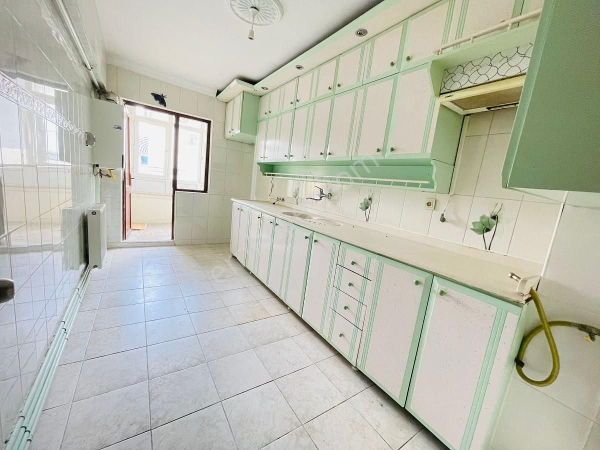 Si̇ncan malazgi̇rt mah 3+1 bulvar üzeri̇ katta masrafsiz dai̇re