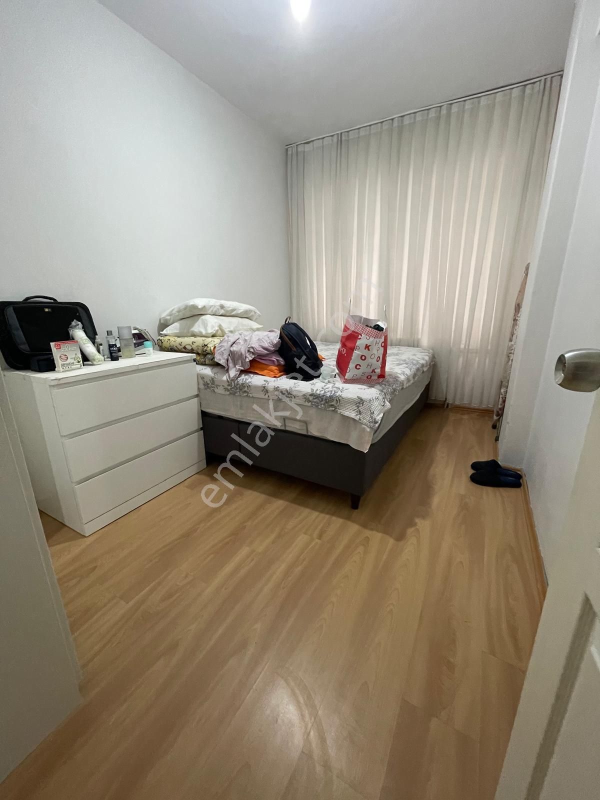 Güngören Haznedar Satılık Daire  HAZNEDAR   MERKEZDE  2+1   SATILIK   DAİRE