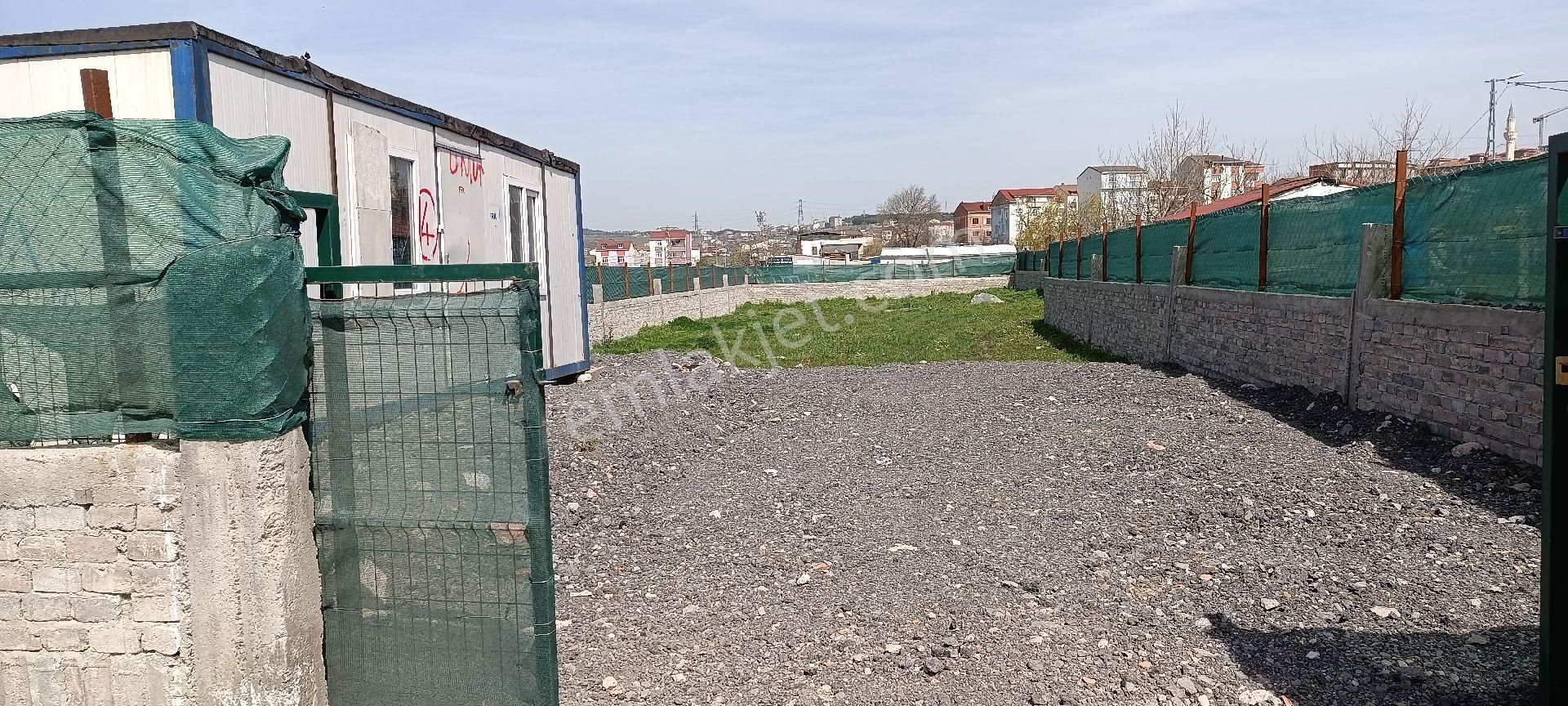 Arnavutköy Adnan Menderes Kiralık Genel 700m arsa etrafı taş duvar ve tel çevrili 