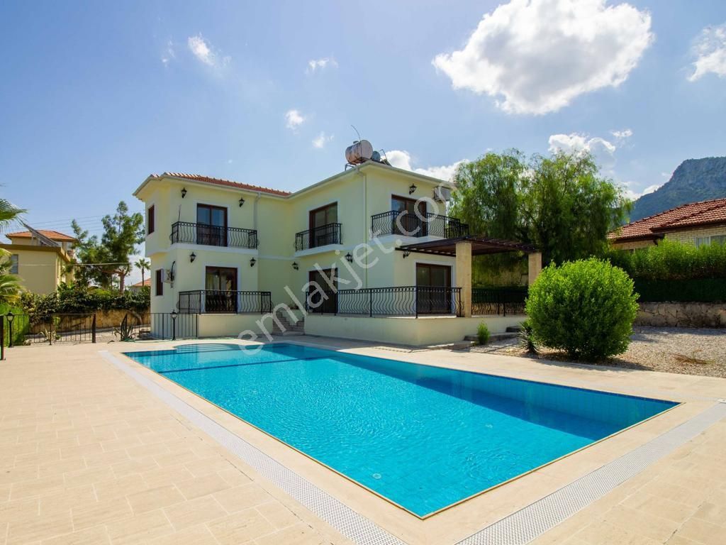 Girne Çatalköy Köyü Satılık Villa  Satılık ozel havuzlu müstakil 3+1 villa, Çatalköy, Bellapais