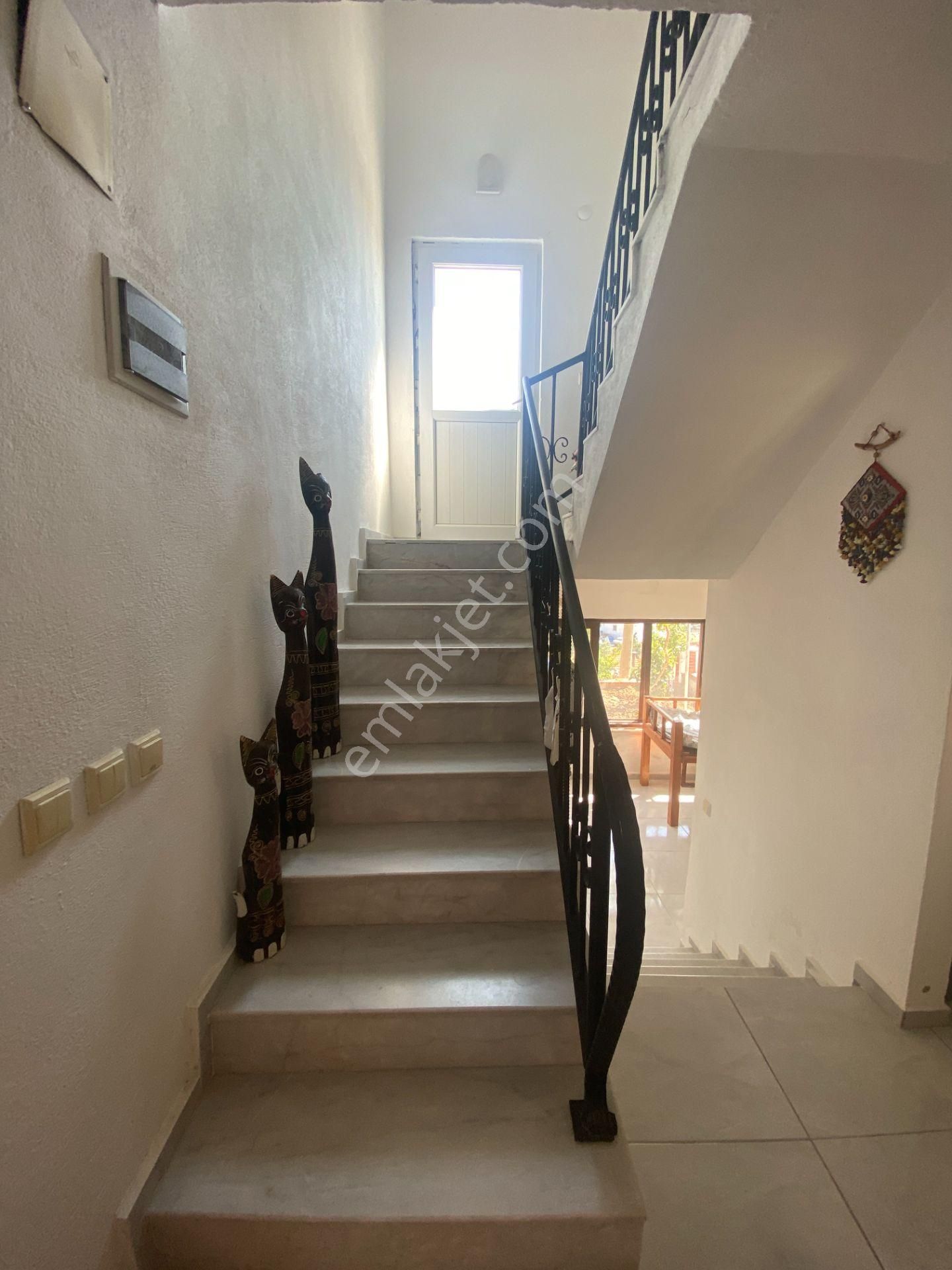 Muğla/milas/ Güllük Semiramis Plajına Yürüme Mesafesinde Satılık 2+1 Mustakil Dublex - Görsel 16