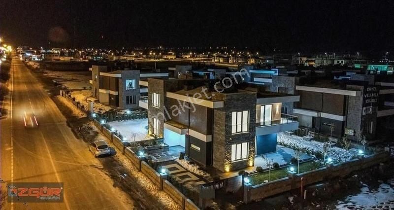 Melikgazi Gesi Fatih Satılık Villa ÖZGÜR'DEN GESİ YOLU ÜZERİNDE SATILIK ULTRA LÜKS 4.5+1 VİLLA