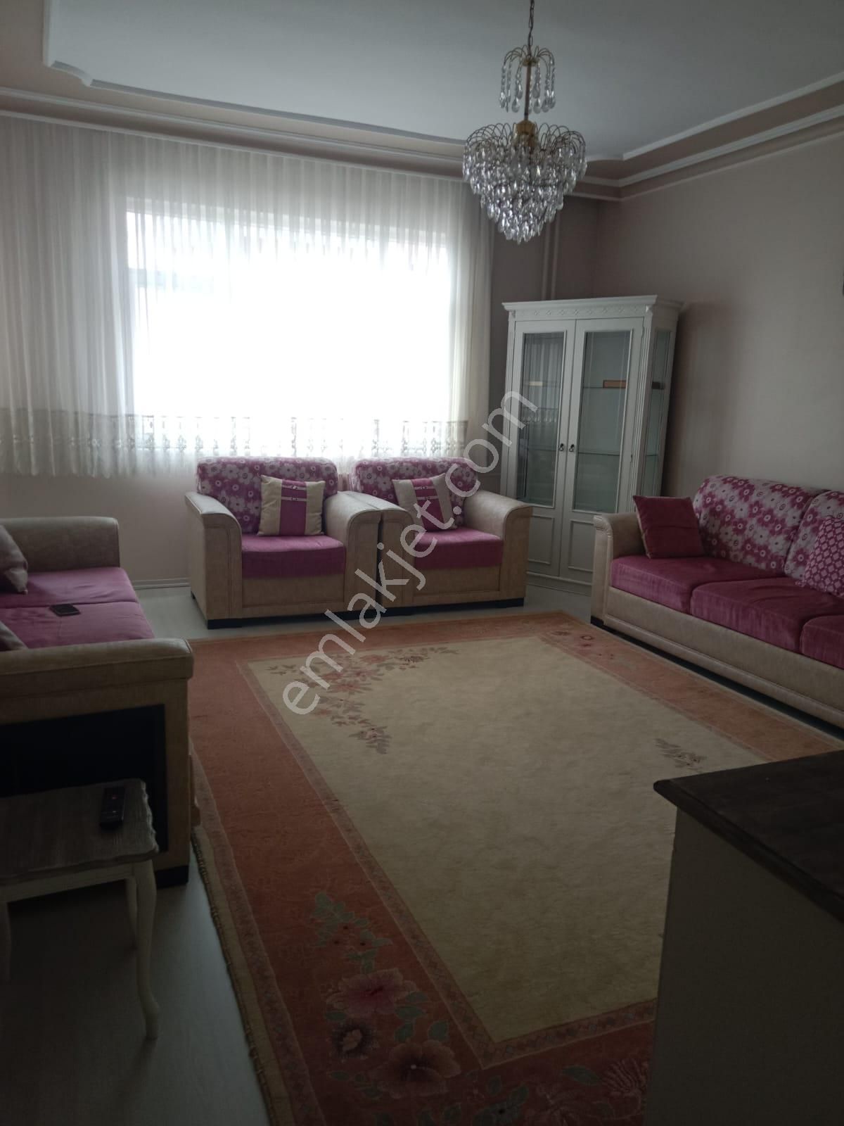 Karatay Fetih Kiralık Daire  GÜNEREN GAYRİMENKUL'DEN KARATAY FETİH MAH. 3+1 EŞYALI MEMURA KİRALIK DAİRE 