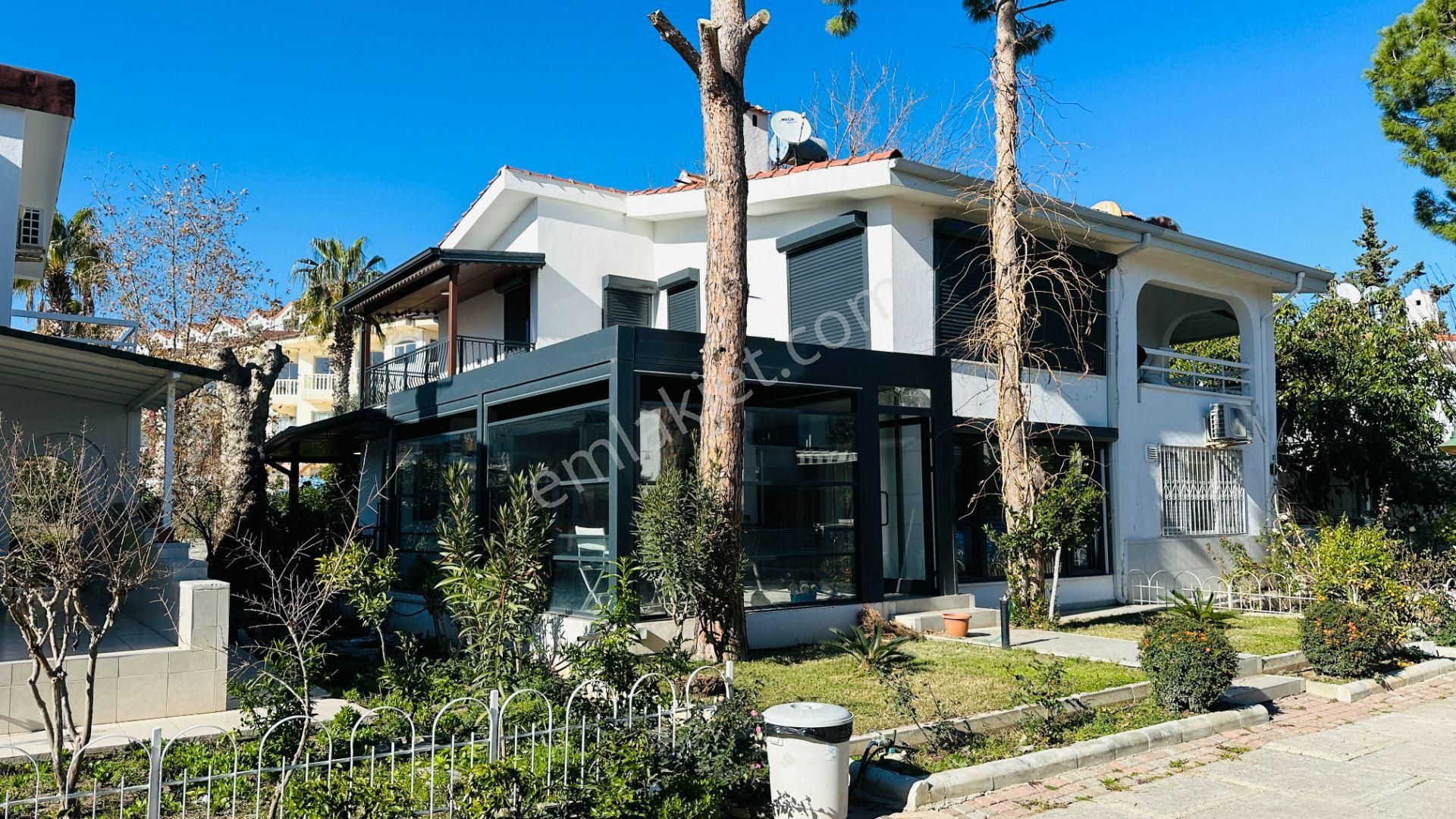 Kemer Çamyuva Satılık Villa  Kemer Çamyuva'da denize sıfır satılık ikiz villa