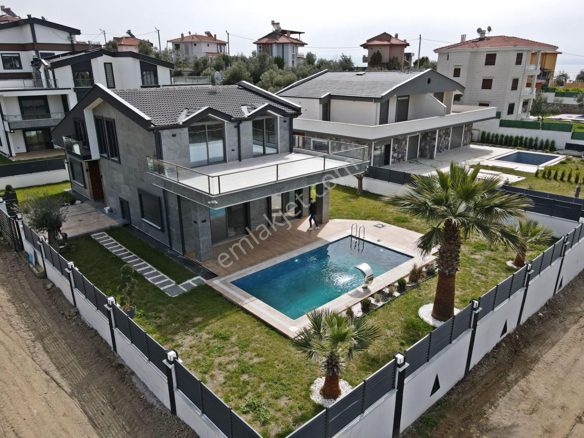 Edremit Altınoluk Satılık Villa  ALTINOLUK TA TASARIM HARİKASI 650 M² ARSA İÇERİSİNDE 5+1 VİLLA