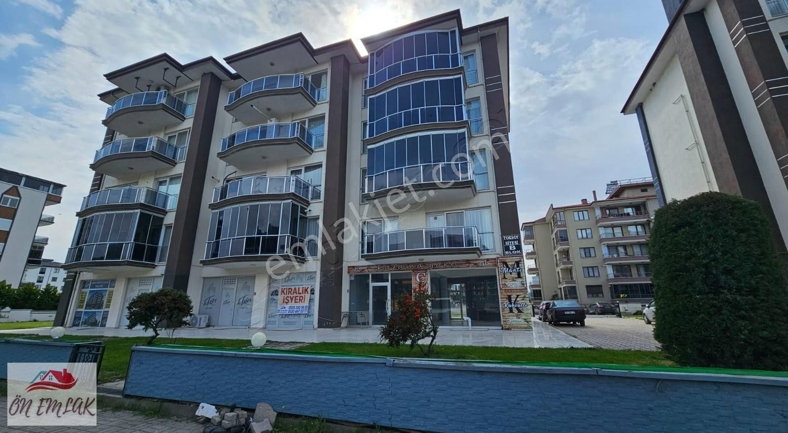 Burhaniye Ören Kiralık Dükkan & Mağaza BURHANİYE ÖREN YOLUNDA 200+90 M2 MUHTEŞEM KONUM KİRALIK İŞYERİ!