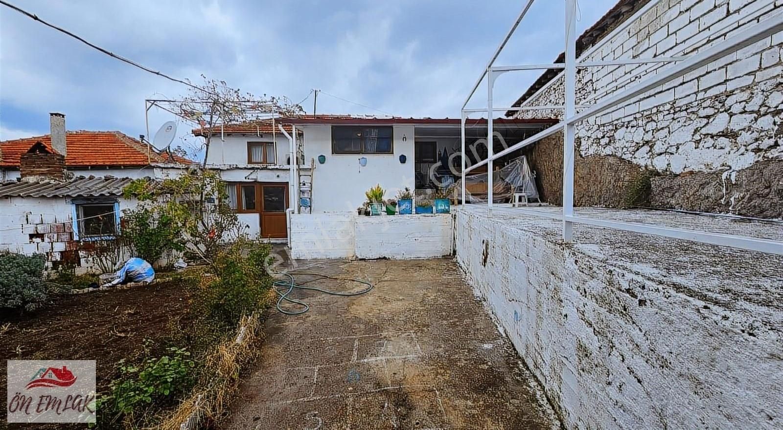 Burhaniye Dutluca Mah. 350 M2 Arsa İçerisinde Satılık Köyevi! - Görsel 6