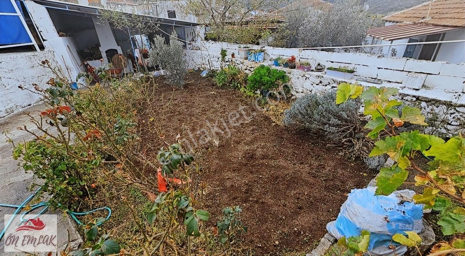 Burhaniye Dutluca Mah. 350 M2 Arsa İçerisinde Satılık Köyevi! - Görsel 2