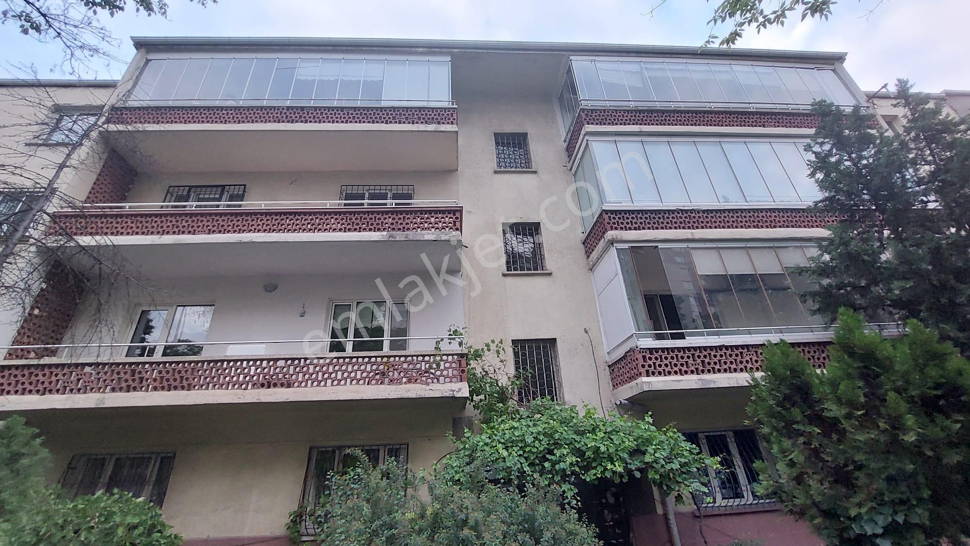 Çankaya Emek Satılık Daire  EMEK 8.CADDE ÜZERİ İSRAİLEVLER SİT SATILIK 4+1 DAİRE KÖK TAPU