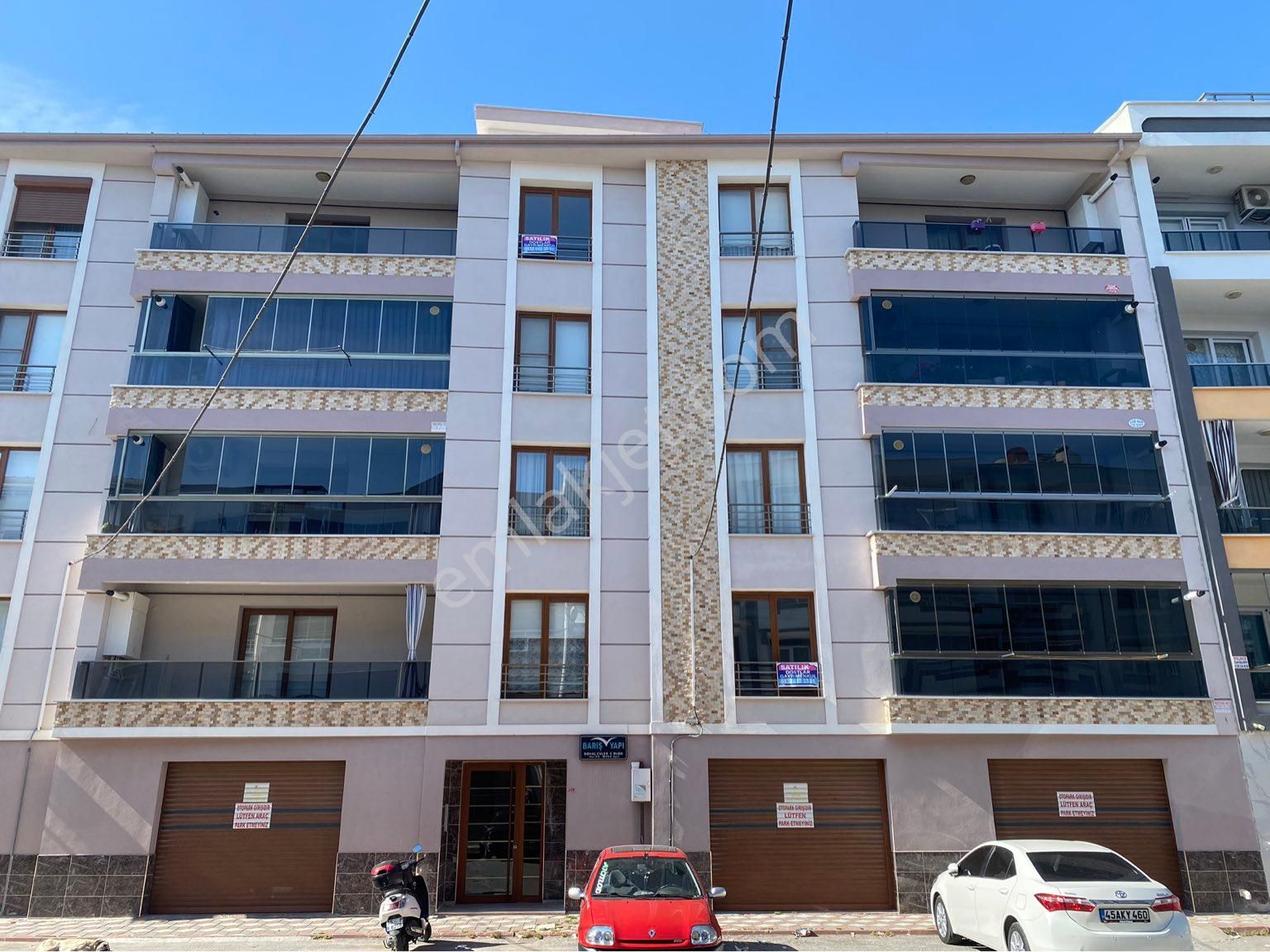 Akhisar Atatürk Satılık Daire TARİŞ MEVKİ KAPALI OTOPARKLI,EBEVEYN BANYOLU 135 M2 3+1 DAİRE