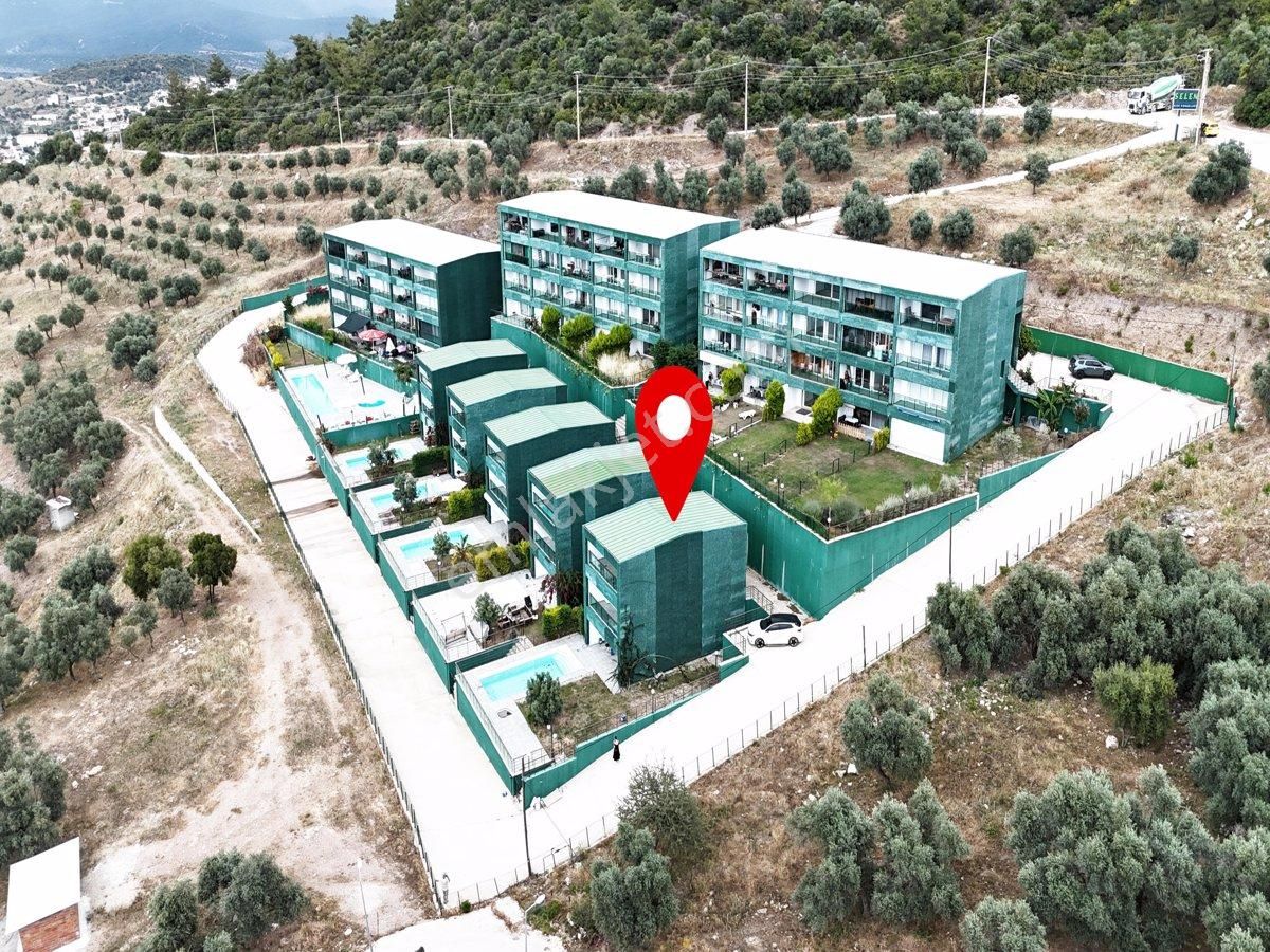 Milas Güllük Satılık Villa Güllük'te Site İçinde Deniz Manzaralı 4+1 Havuzlu Müstakil Tripleks