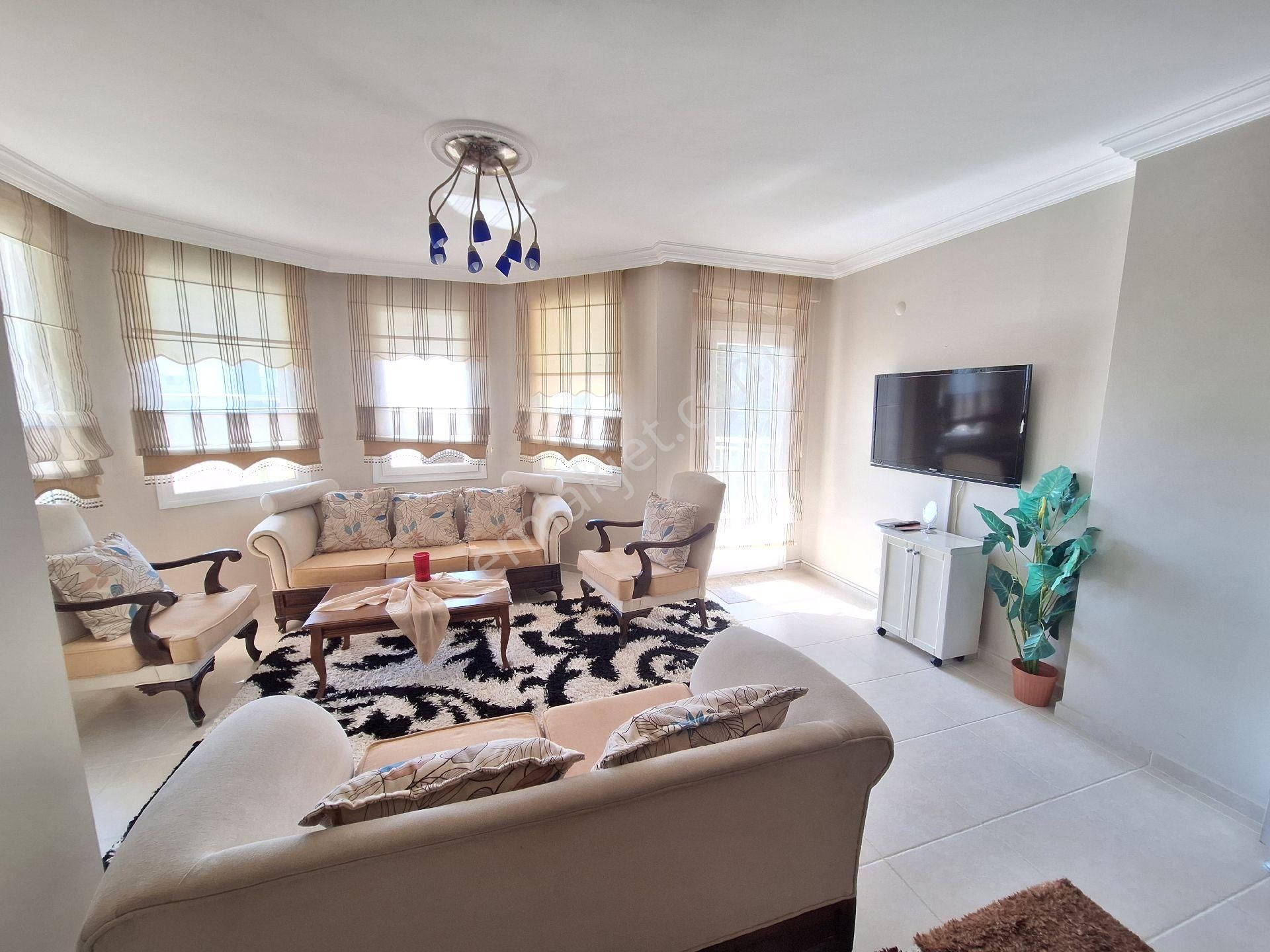 Ege Mahallesi'nde Havuzlu Sitede 2+1 Deniz Manzaralı Full Eşyalı Kiralık Daire