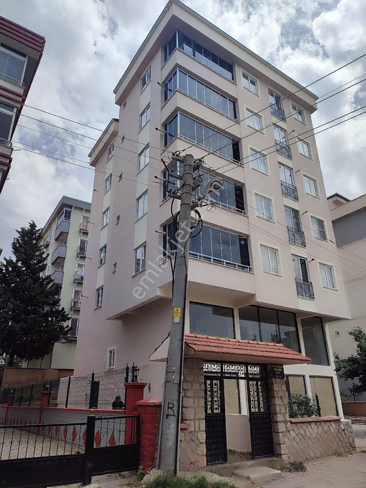 Onikişubat Yunus Emre Kiralık Daire Sahibinden memura 1+1 Temiz Daire-Aile Apartmanı ( Emlakçı Değilim !)