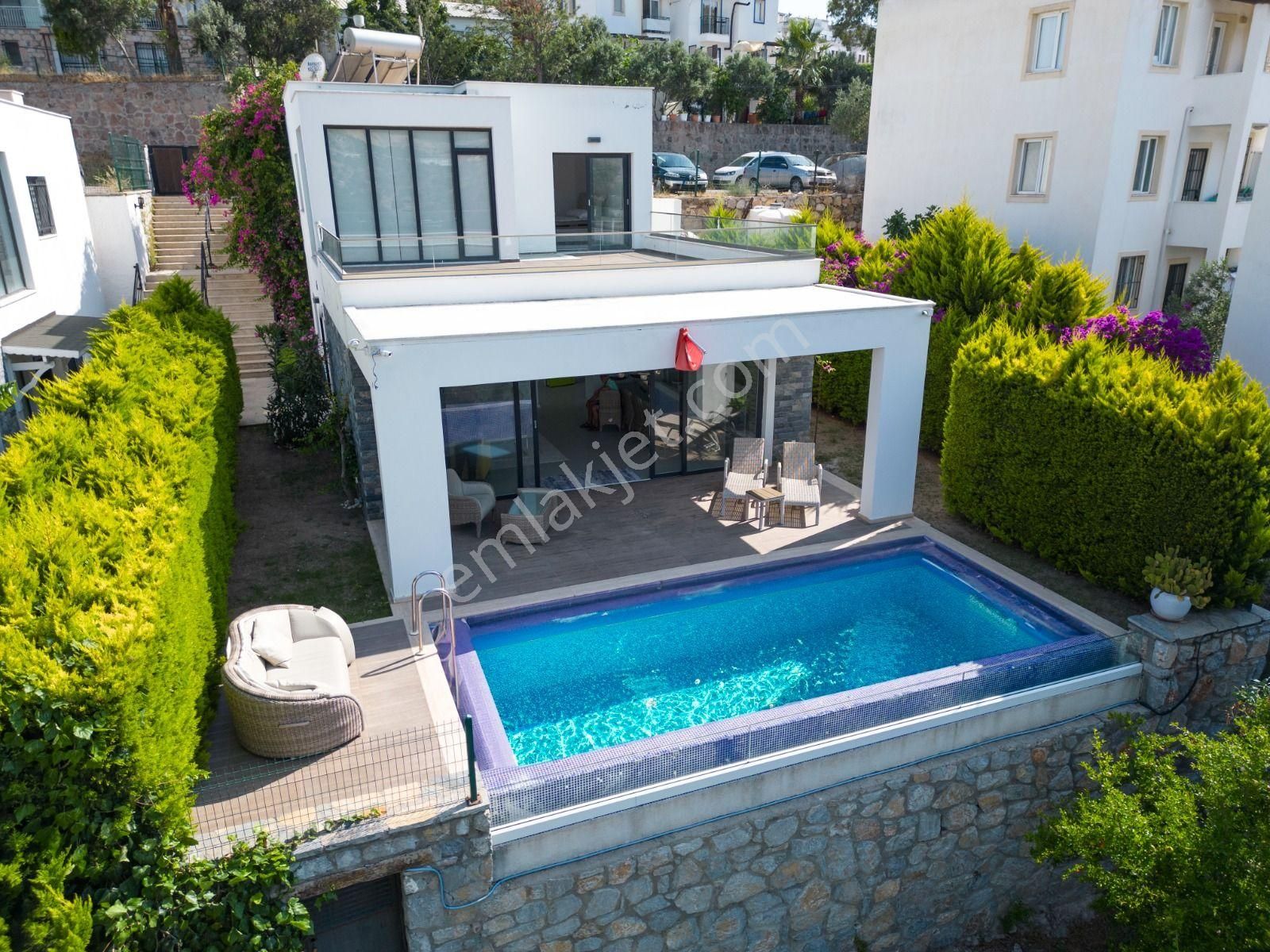 Bodrum Bitez Satılık Villa  Bodrum Bitez’de Doğa Manzaralı Özel Havuzlu Villa 