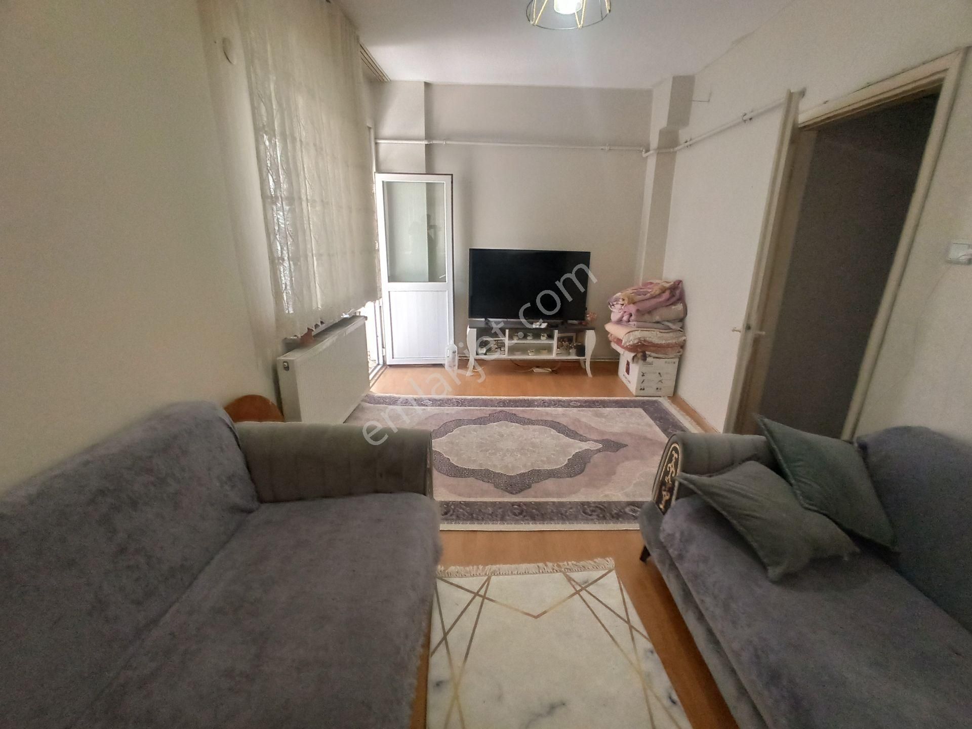 Bağcılar Yıldıztepe Satılık Daire  HİCRET EMLAKTAN BAĞCILAR  YILDIZTEPE  MAH.2+1 90 m2 SATILIK DAİRE ACİL