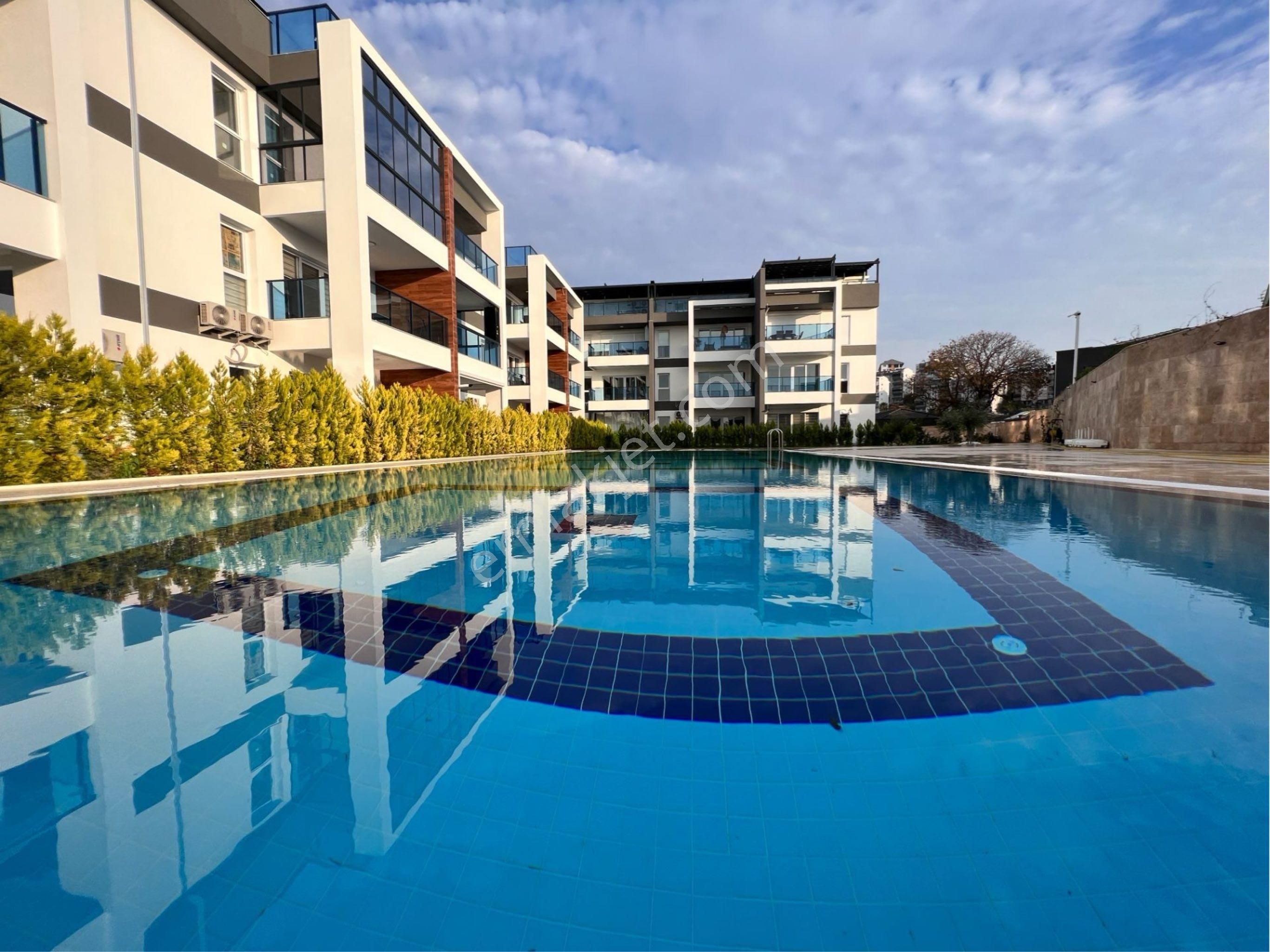 Kusadasi Kadınlar Plajına Yürüme Mesafesi Satılık Lux Daire